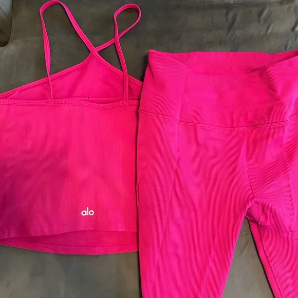 Alo Ribbed Legging + Tank Set - Picture 2 of 5